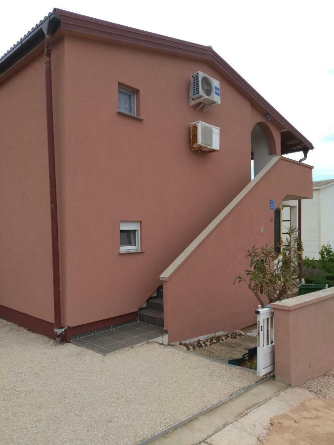 Tomek Apartment Vir Exterior photo