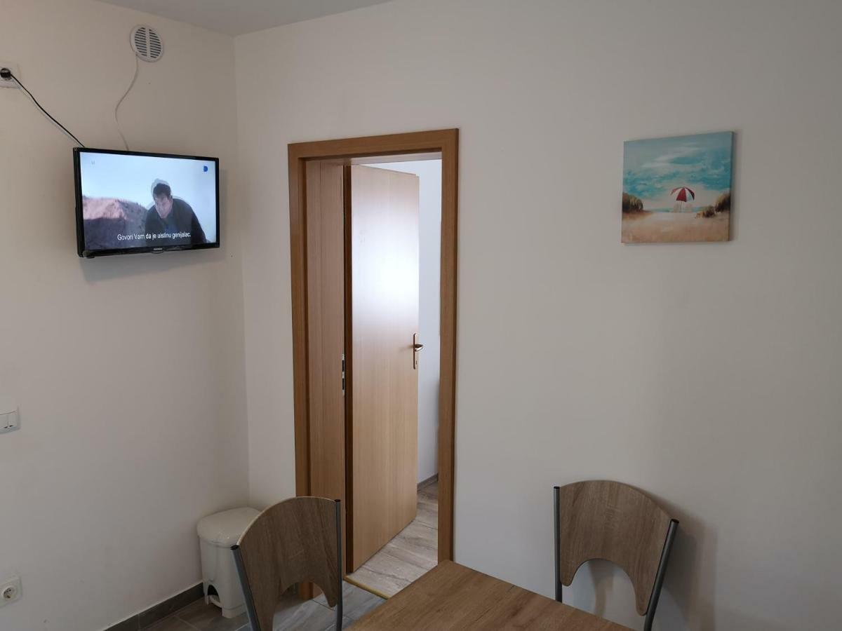 Tomek Apartment Vir Exterior photo