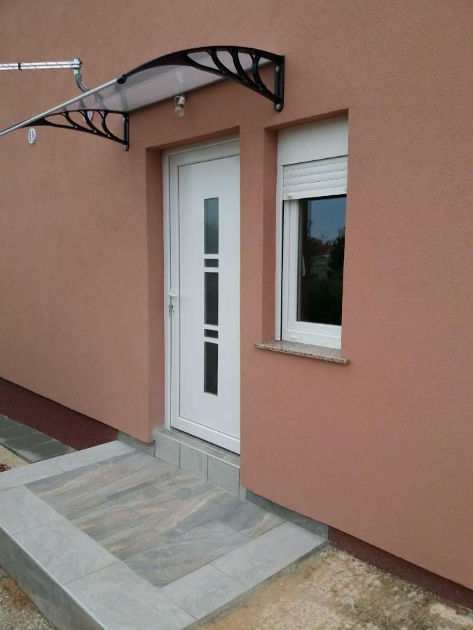 Tomek Apartment Vir Exterior photo