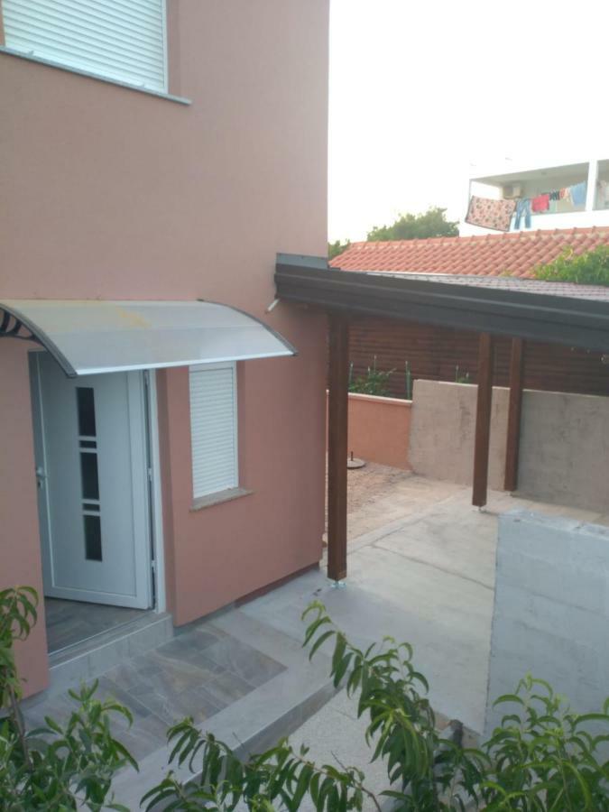 Tomek Apartment Vir Exterior photo