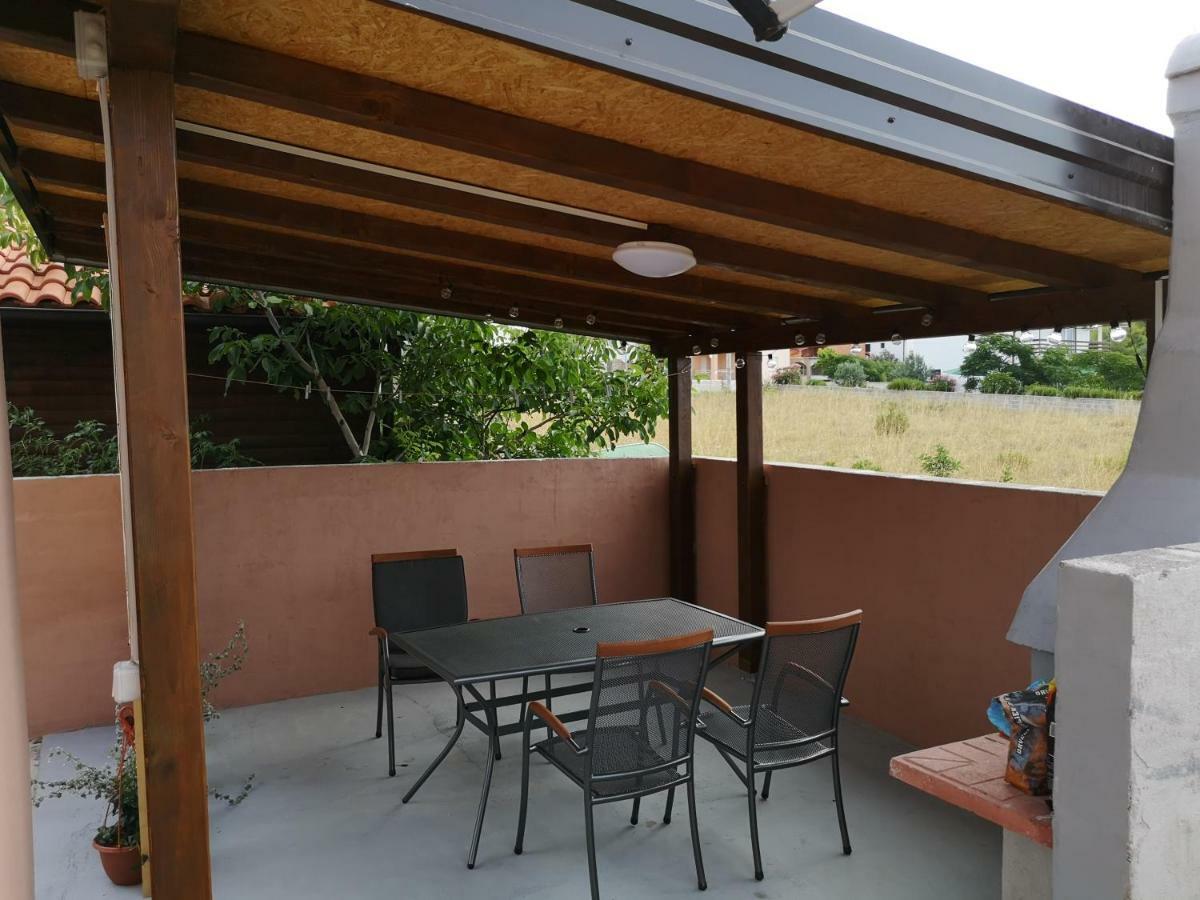Tomek Apartment Vir Exterior photo